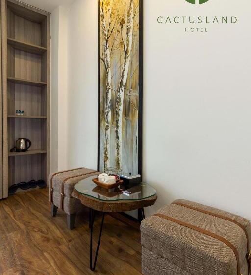 اتاق لوکس با بالکن, Cactusland Boutique