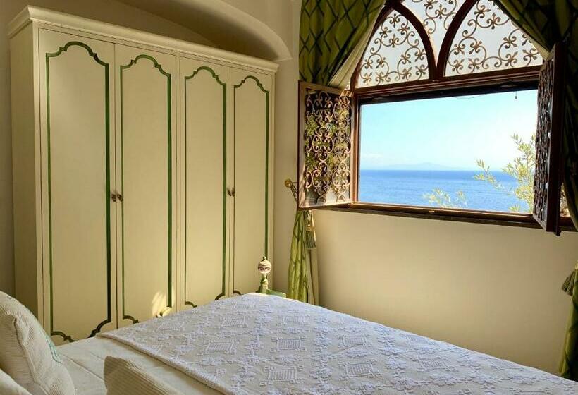 اتاق لوکس با چشم‌انداز دریا, Villa Le Baste