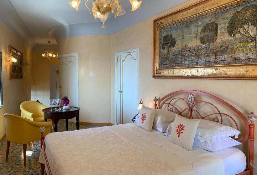 اتاق لوکس با بالکن و چشم‌انداز دریا, Villa Le Baste