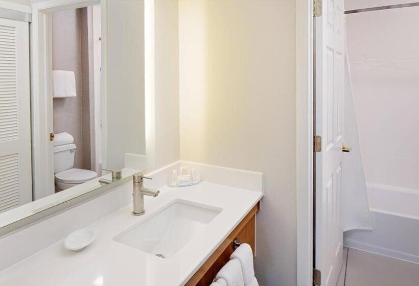 스탠다드 스튜디오, Residence Inn Arlington