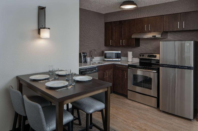장애인을 위한 스위트, Sonesta Es Suites Fairfax Fair Lakes