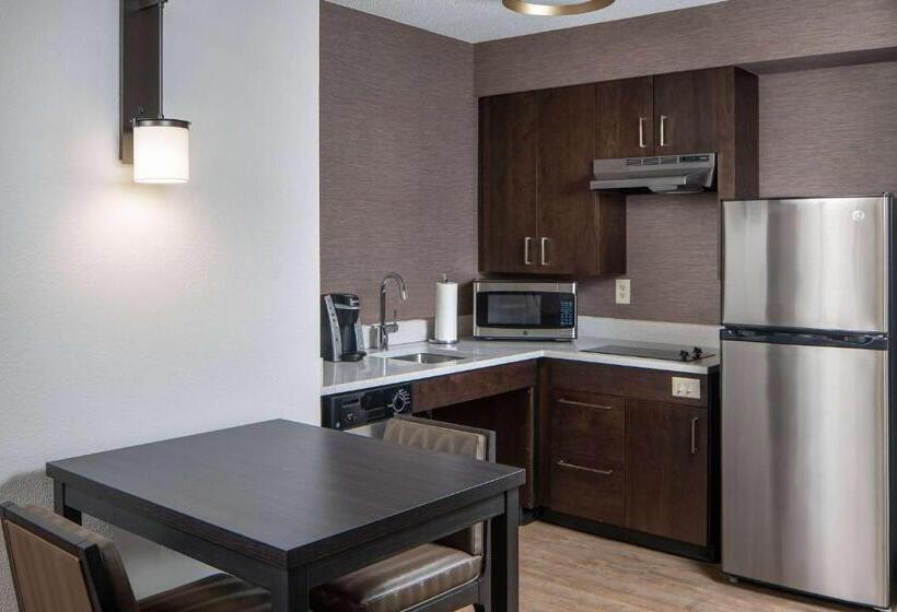 장애인을 위한 스위트, Sonesta Es Suites Fairfax Fair Lakes