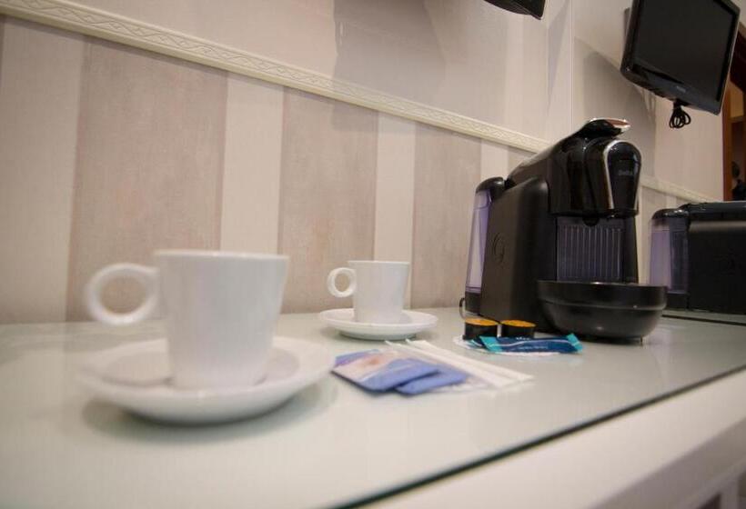 スタンダードルーム, Hostal Paris
