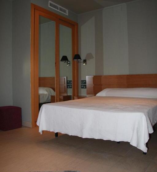 Четырехместный Номер Стандарт, Hostal Playa Mazagon
