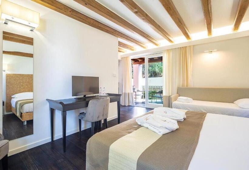 带阳台的豪华间, Raphael Hotel Arbatax
