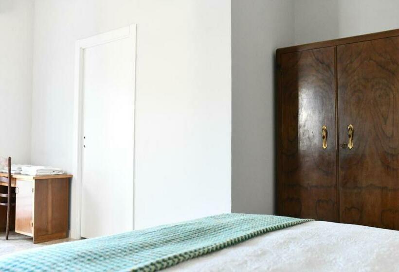 غرفة قياسية مطلة على الجبل, B&b Porta Romana Language And Art