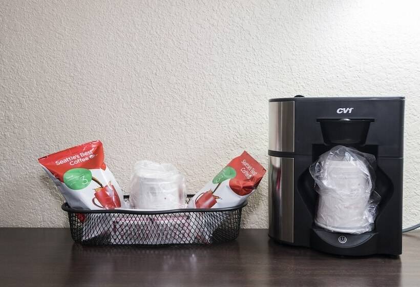 Номер Deluxe, Red Roof Inn Plus+ & Suites Opelika