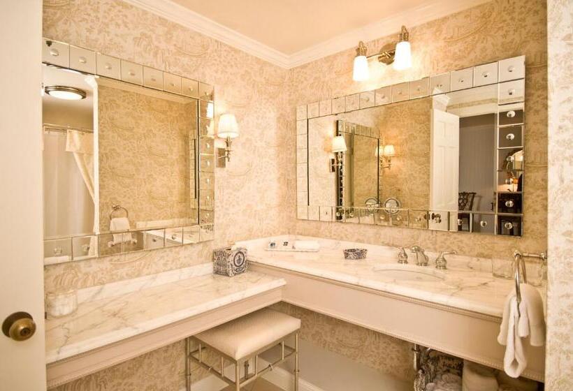 Номер Deluxe Кровать Кинг, Saybrook Point Resort & Marina