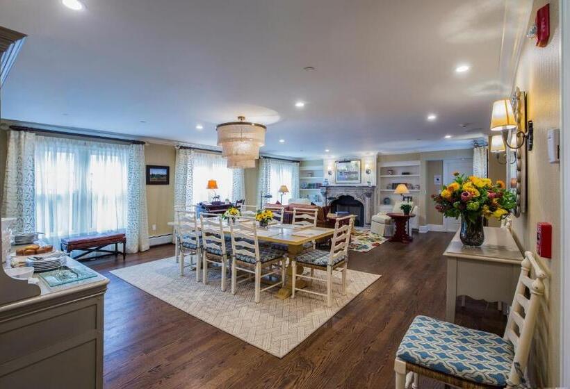 Люкс с Террасой, Saybrook Point Resort & Marina