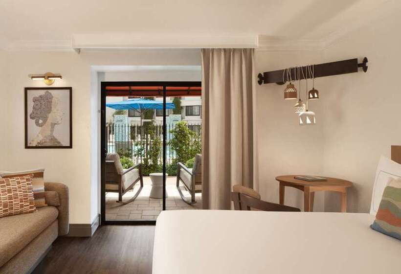 Студио Стандарт Кровать Кинг, The Scottsdale Resort & Spa, Curio Collection By Hilton