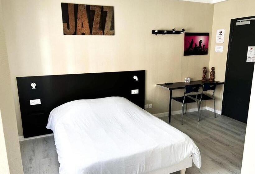 Студия Стандарт, Hôtel Les Jardins Dunkerque Center