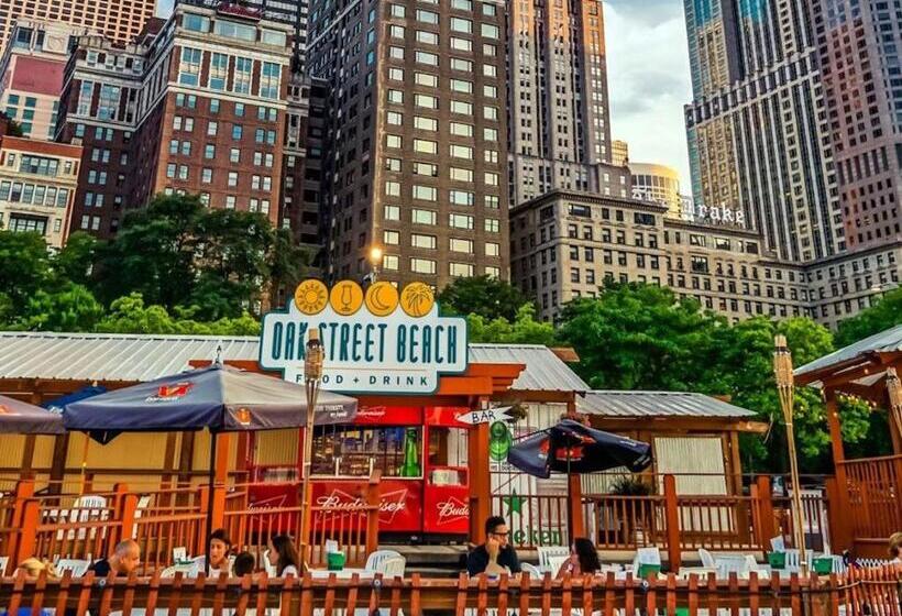 스탠다드 스튜디오, Level Chicago   Old Town