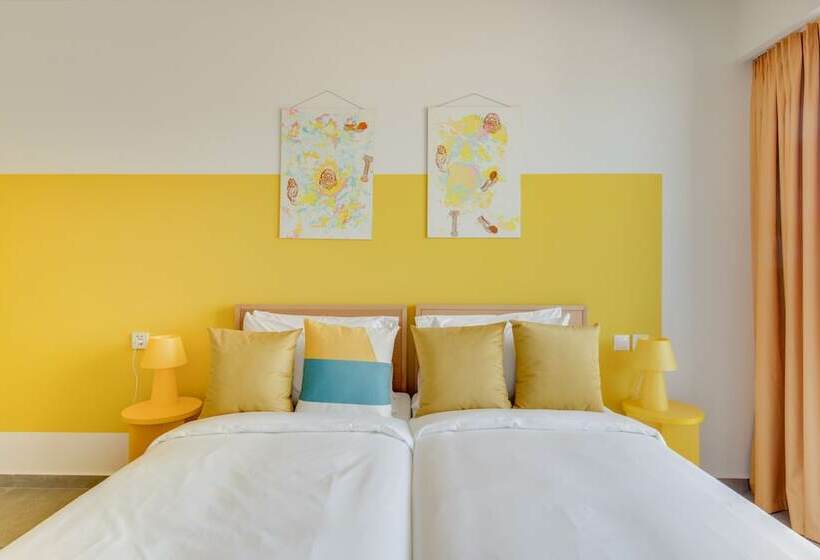 Quarto Estandar, Selina Athens Theatrou