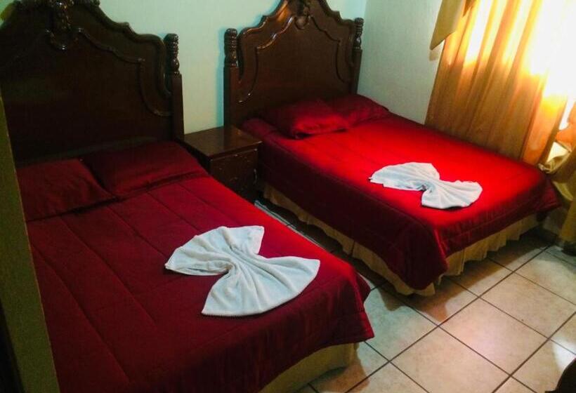 Habitación Estándar 2 Camas Matrimonio, Cuna Maya B Y B