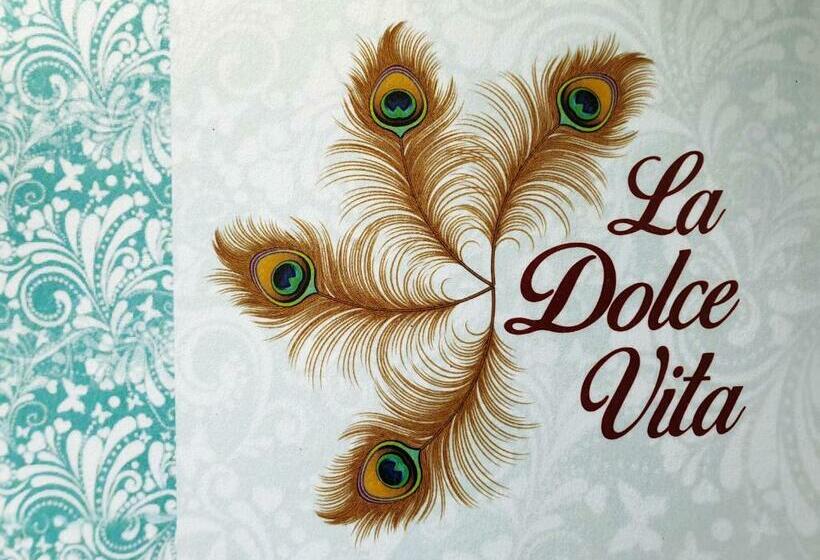 اتاق استاندارد سه تخته با چشم‌انداز باغ, La Dolce Vita