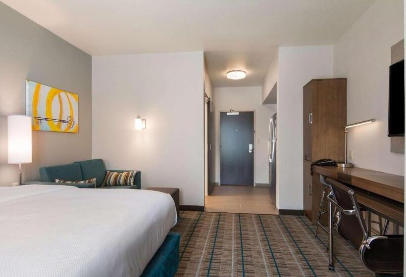 带大床的套房, Mainstay Suites East Camden