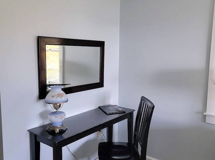 Номер Стандарт, East Wind Inn & Suites