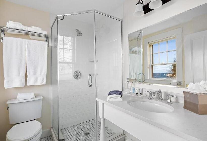 Люкс Вид на Море, East Wind Inn & Suites