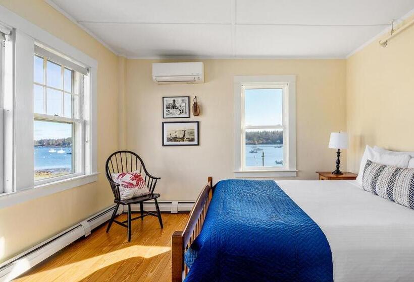 Люкс Deluxe Вид на Море, East Wind Inn & Suites