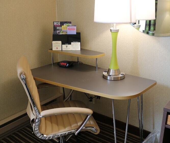 Номер Стандарт 2 Двуспальные Кровати, Super 8 By Wyndham Plattsburgh