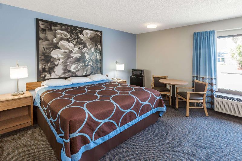 Standard Szoba King Size Bed, Super 8 By Wyndham Valdosta Ga I 75