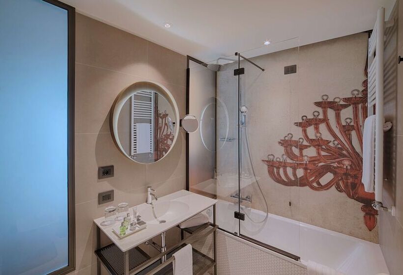 Номер Премиум Вид на Озеро, NH Collection Murano Villa