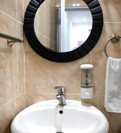 اتاق راحتی سه تخته, Casa Docia