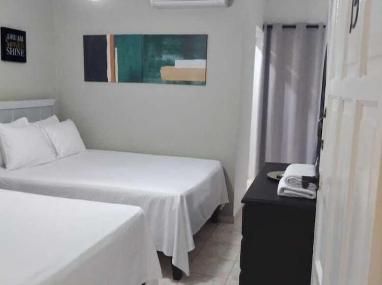 Habitación Familiar, Casa Docia