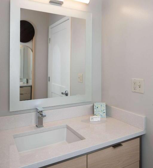 سوئیت 2 خوابه, Sonesta Simply Suites Falls Church