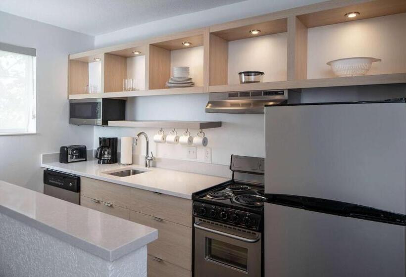 سوئیت 2 خوابه, Sonesta Simply Suites Falls Church