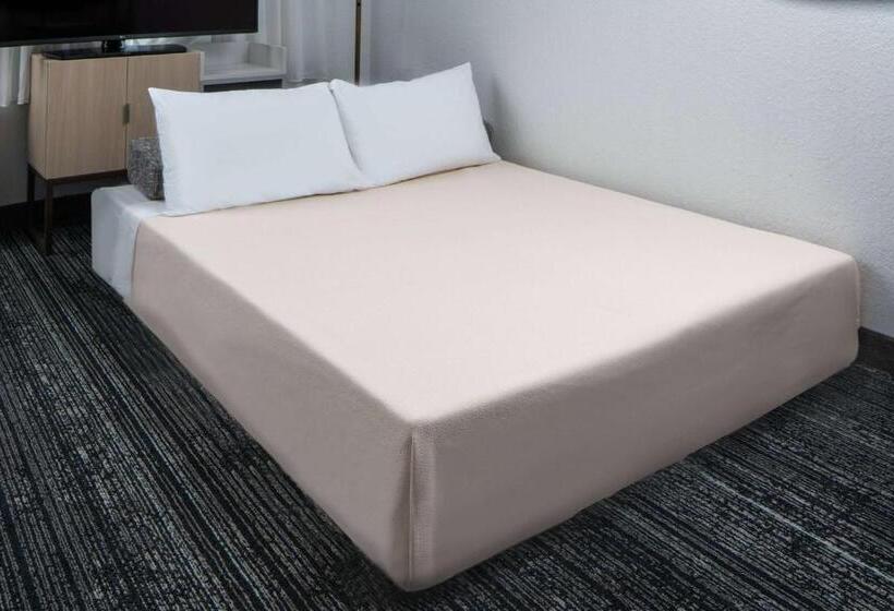 스위트, Sonesta Simply Suites Falls Church