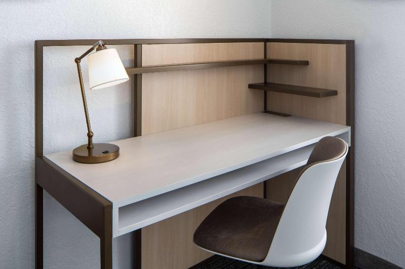장애인을 위한 스위트, Sonesta Simply Suites Falls Church