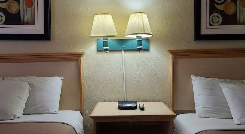 Номер Стандарт 2 Двуспальные Кровати, Economy Inn