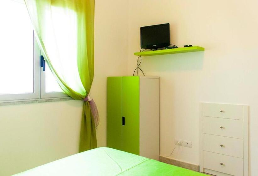 اتاق استاندارد با چشم‌انداز دریا, In Riva Al Mare B&b