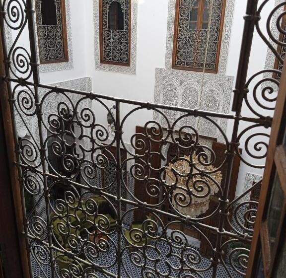 标准三人间, Riad Meyssane Fès