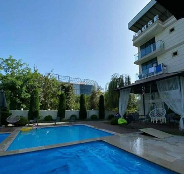 اتاق استاندارد با بالکن و چشم‌انداز دریا, New House Kobuleti