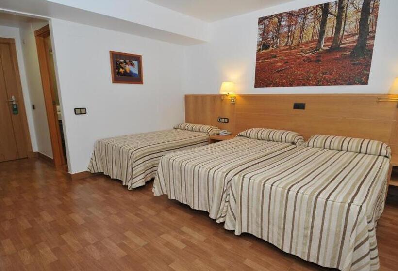 Номер Стандарт Трехместный, Lacreu