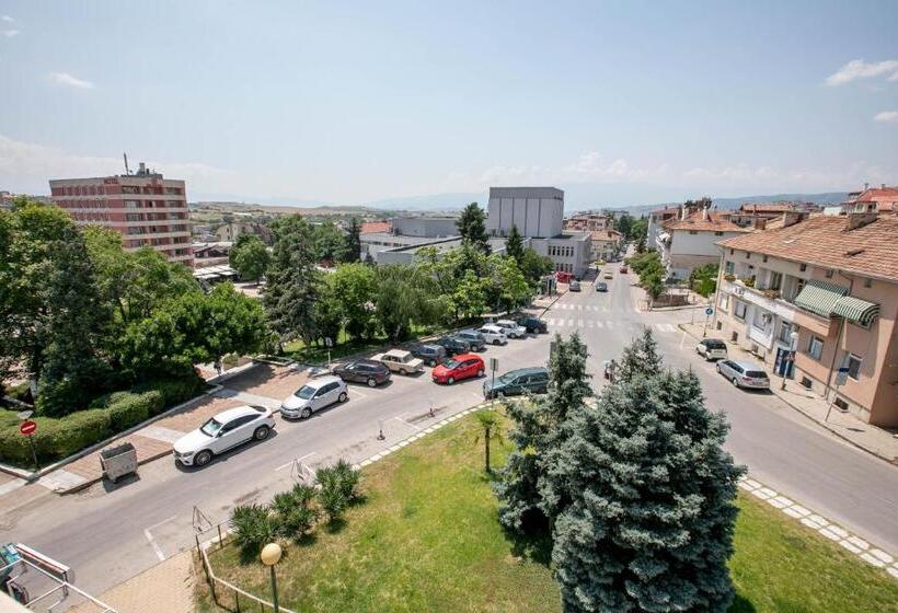 Люкс с Балконом, Family Hotel Ambrozia