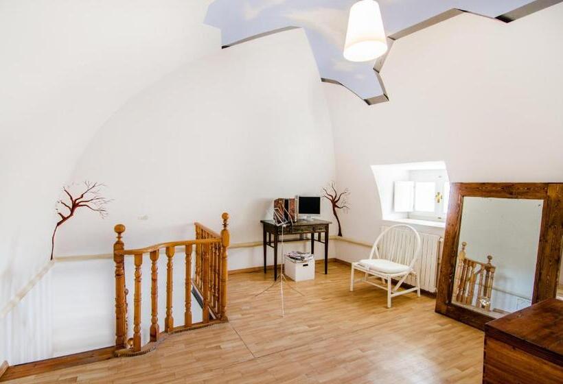 سوئیت با بالکن, Casa Del Sole