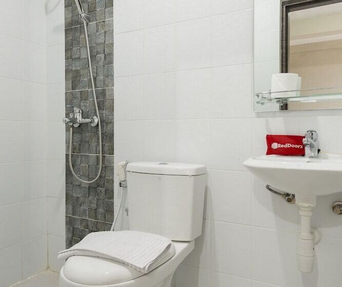 اتاق استاندارد, Reddoorz Near Grand City Mall 2