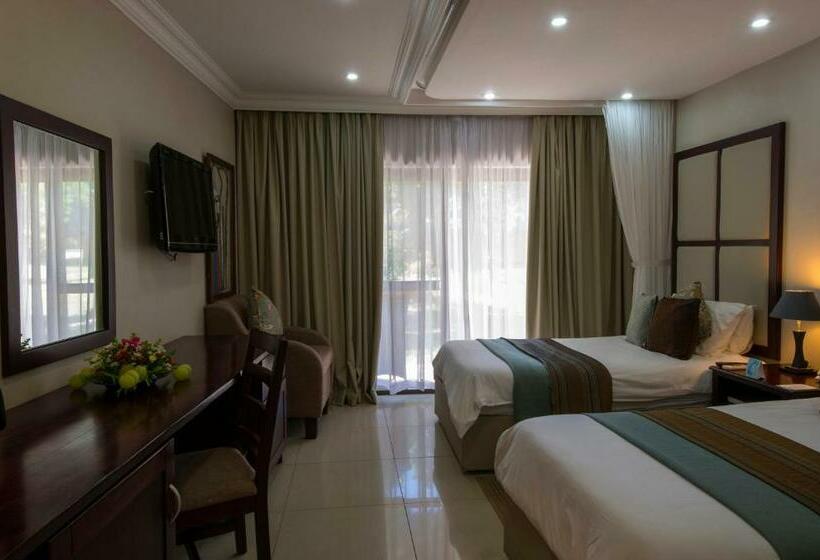 اتاق استاندارد با چشم‌انداز رودخانه, Azambezi River Lodge
