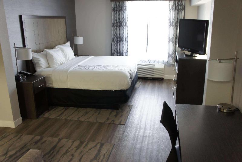 Номер Deluxe Кровать Кинг, La Quinta By Wyndham Raleigh Downtown North