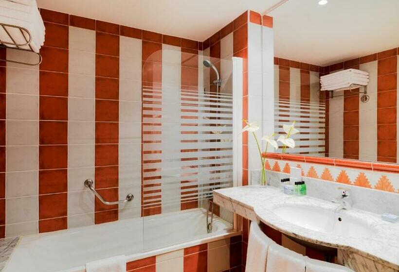 Quarto Familiar, H10 Salauris Palace