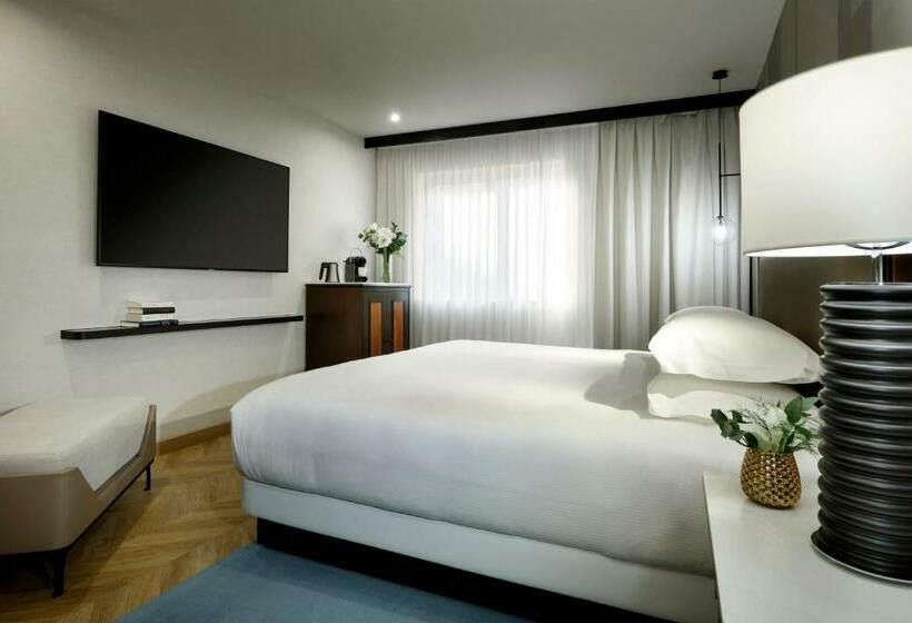 اتاق پرمیوم, Hyatt Regency Hesperia Madrid