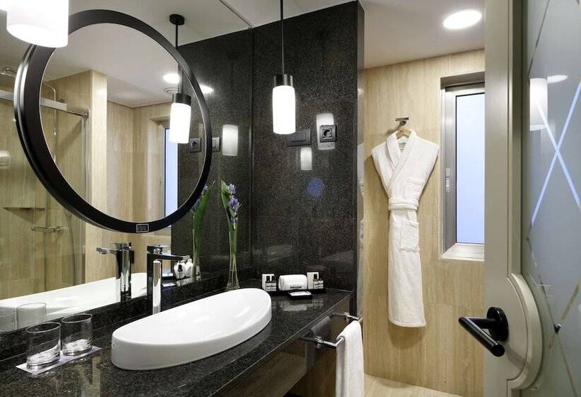 اتاق پرمیوم, Hyatt Regency Hesperia Madrid