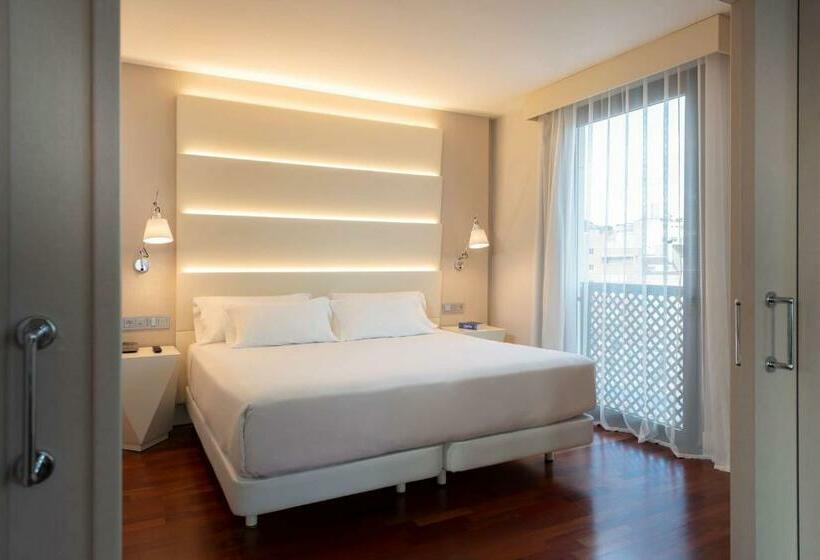 Полулюкс, NH Malaga