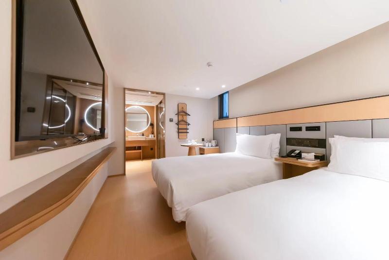 Quarto Estandar, Ji  Shanghai Longyang Road Magnetic Levitation Station
