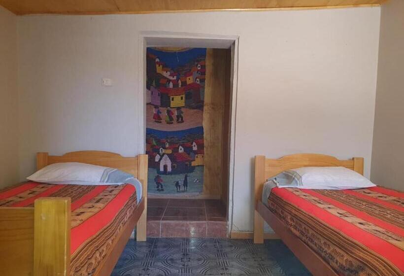 Quarto Triplo Estandar, Hostal Candelaria