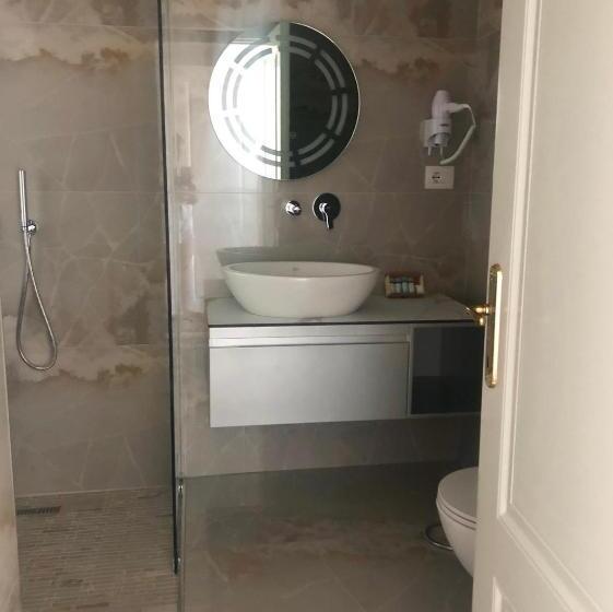 اتاق لوکس با چشم‌انداز دریا, Poda Boutique