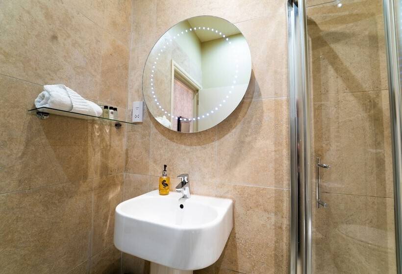 Номер Стандарт Трехместный, Brooks Guesthouse